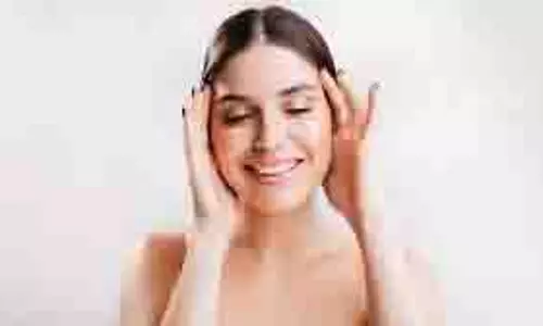 Beauty Tips: पाना है सुनहरा निखार तो रात को सोने से पहले अपनाएं ये स्किन केयर रूटीन