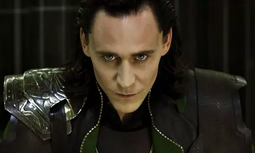Tom Hiddleston ने एवेंजर्स डूम्सडे में लोकी की वापसी का संकेत दिया