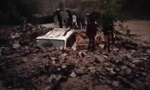 Uttarakhand : पहाड़ से गिरा मलबा, बादल फटने से भारी तबाही Uttarakhand : पहाड़ से गिरा मलबा, बादल फटने से भारी तबाही