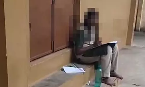 कठपुतली छात्र: कक्षा के अंदर परीक्षा लिखने की अनुमति नहीं मिली निजी स्कूल में परेशानी कठपुतली छात्र: कक्षा के अंदर परीक्षा लिखने की अनुमति नहीं मिली निजी स्कूल में परेशानी