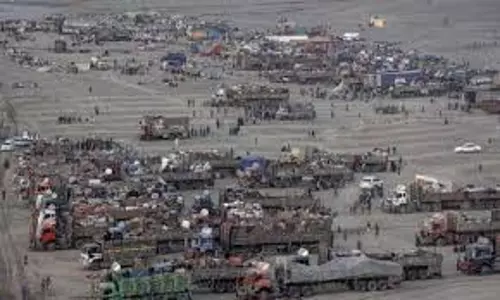 पाकिस्तान ने 8,000 से अधिक अफगान शरणार्थियों को निर्वासित किया