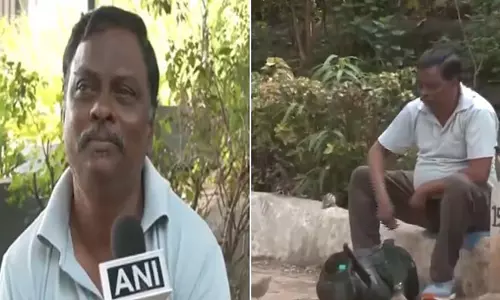 Nagpur : सतपुरुष वानखेड़े जो अपनी कमाई से रोजाना 3 घंटे पक्षियों को खाना खिलाते Nagpur : सतपुरुष वानखेड़े जो अपनी कमाई से रोजाना 3 घंटे पक्षियों को खाना खिलाते