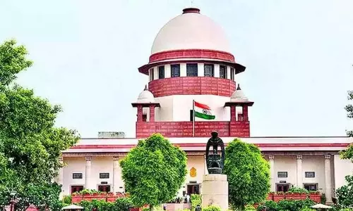 हाईकोर्ट में अवमानना का सामना कर रहे नौकरशाहों की याचिका पर ट्रस्ट को SC का नोटिस हाईकोर्ट में अवमानना का सामना कर रहे नौकरशाहों की याचिका पर ट्रस्ट को SC का नोटिस