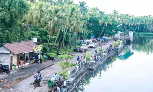 Kerala: राजस्व विभाग ने पोन्नानी बिय्याम पुलिकाकादावु में जमीन को बंद कर दिया Kerala: राजस्व विभाग ने पोन्नानी बिय्याम पुलिकाकादावु में जमीन को बंद कर दिया