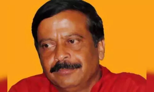 Odisha के मंत्री सुरेश पुजारी ने ओडिशा के मयूरभंज में कार्यों की समीक्षा की