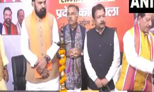 BJP प्रमुख नेताओं ने पार्टी नेताओं, कार्यकर्ताओं के साथ बैठक की, बीआर अंबेडकर को श्रद्धांजलि दी BJP प्रमुख नेताओं ने पार्टी नेताओं, कार्यकर्ताओं के साथ बैठक की, बीआर अंबेडकर को श्रद्धांजलि दी
