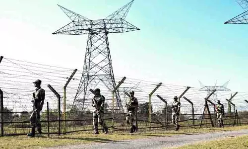गुरदासपुर में पाक सीमा पर दुर्लभ IED विस्फोट में BSF जवान गंभीर रूप से घायल गुरदासपुर में पाक सीमा पर दुर्लभ IED विस्फोट में BSF जवान गंभीर रूप से घायल