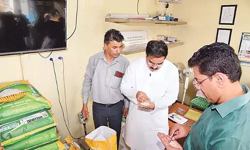 एपी भवन में नागरिक आपूर्ति विभाग की दुकान सील: Minister Nadendla