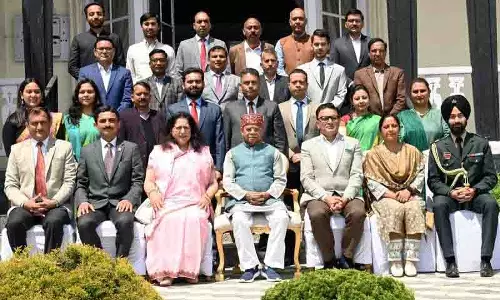 राज्यपाल ने HAS अधिकारियों से मार्गदर्शक और सहयोगी बनने का आग्रह किया राज्यपाल ने HAS अधिकारियों से मार्गदर्शक और सहयोगी बनने का आग्रह किया
