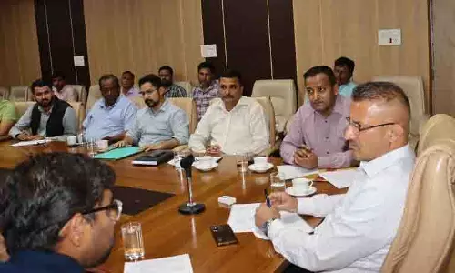 Sirmaur DC ने वन मंजूरी प्रक्रिया को सुव्यवस्थित करने पर जोर दिया