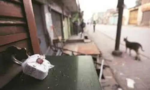 Faridabad: अवैध किताबें और वर्दी बेचने पर दो दुकानों को सील किया गया