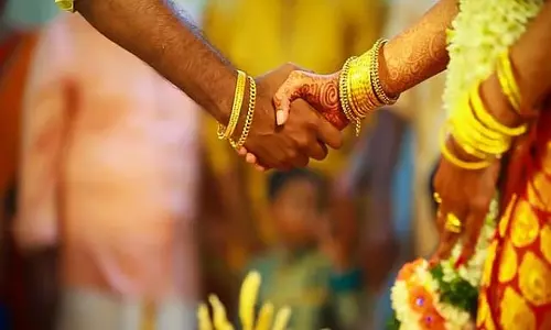दुर्घटना में मां की मौत: रिश्तेदारों ने बेटी को बिना बताए कर दी शादी