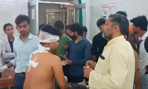 बहा खून टेलर की दुकान पर, ग्राहक कपड़े देर से मिलने पर भड़का, कैंची से वार