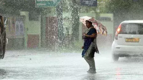Kerala: राज्य में आज बारिश तेज होगी, आंधी-तूफान की संभावना; तीन जिलों में चेतावनी Kerala: राज्य में आज बारिश तेज होगी, आंधी-तूफान की संभावना; तीन जिलों में चेतावनी