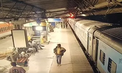 ग्रेनेड हमला: शहर में रेलवे स्टेशन पर बेखौफ होकर घूमता आरोपी सीसीटीवी में कैद, पुलिस तलाश में जुटी