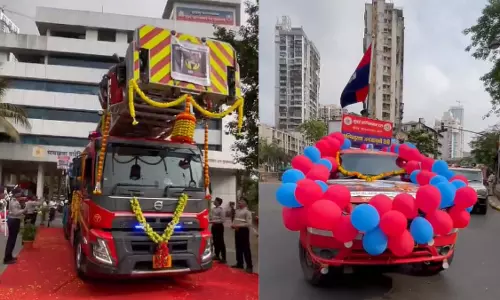 BMC ने बायकुला और गोवालिया फायर स्टेशनों पर अग्नि सुरक्षा जागरूकता रैली निकाली BMC ने बायकुला और गोवालिया फायर स्टेशनों पर अग्नि सुरक्षा जागरूकता रैली निकाली