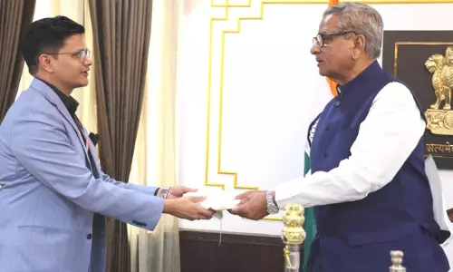 Sikkim :  गंगटोक डीसी ने राज्यपाल को वाइब्रेंट विलेज कार्यक्रम की गतिविधियों की जानकारी दी