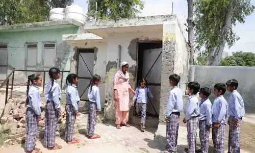 Jalandhar: प्रकृति की पुकार का जवाब देना एक कार्य, 80 छात्र एक शौचालय का उपयोग करते