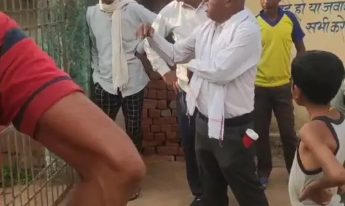 विधायक के PA के घर मचा हड़कंप, जब घुस आया तेंदुए विधायक के PA के घर मचा हड़कंप, जब घुस आया तेंदुए