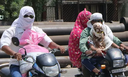 Indore: तापमान 40 डिग्री सेल्सियस तक पहुंचा, लू का अलर्ट जारी Indore: तापमान 40 डिग्री सेल्सियस तक पहुंचा, लू का अलर्ट जारी