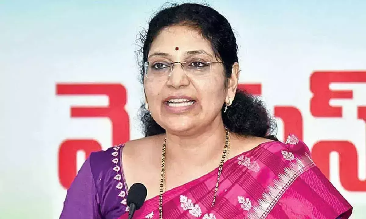 YSRCP MLC कल्याणी का दावा, गृह मंत्री अपने काम में विफल रहीं YSRCP MLC कल्याणी का दावा, गृह मंत्री अपने काम में विफल रहीं
