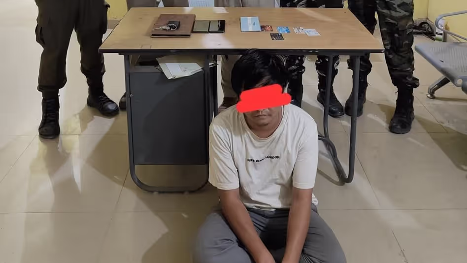 Manipur के दो जिलों में हथियार और गोला-बारूद बरामद, उग्रवादी गिरफ्तार Manipur के दो जिलों में हथियार और गोला-बारूद बरामद, उग्रवादी गिरफ्तार