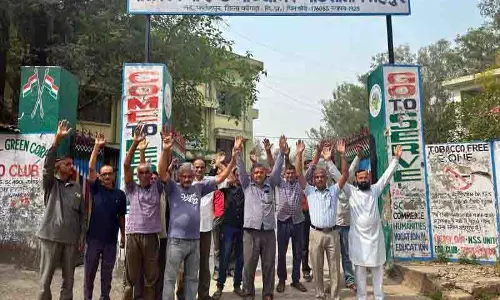 फतेहपुर स्कूल से तीन TGT के तबादले के विरोध में प्रदर्शन