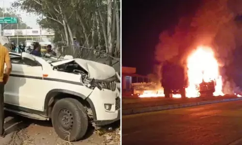 ट्रक और डंपर में टक्कर से लगी भीषण आग, ज़िंदा जल गया ड्राइवर, देखें VIDEO ट्रक और डंपर में टक्कर से लगी भीषण आग, ज़िंदा जल गया ड्राइवर, देखें VIDEO