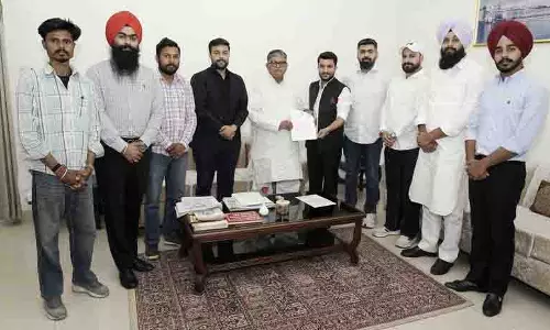 Amritsar: शिक्षक संघ ने राज्यपाल को ‘गलत’ अधिसूचना पर ज्ञापन सौंपा