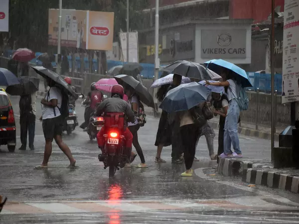 UP सरकार ने वज्रपात पीड़ितों के परिवारों के लिए 4 लाख रुपए की सहायता राशि की घोषणा की UP सरकार ने वज्रपात पीड़ितों के परिवारों के लिए 4 लाख रुपए की सहायता राशि की घोषणा की