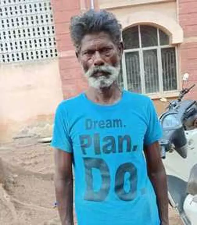 Tamil Nadu: 17 वर्षीय छात्रा का यौन उत्पीड़न करने के आरोप में 60 वर्षीय कर्मचारी गिरफ्तार Tamil Nadu: 17 वर्षीय छात्रा का यौन उत्पीड़न करने के आरोप में 60 वर्षीय कर्मचारी गिरफ्तार
