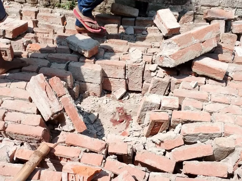 Ballia: निर्माणाधीन दीवार ने ली मासूम की जान Ballia: निर्माणाधीन दीवार ने ली मासूम की जान