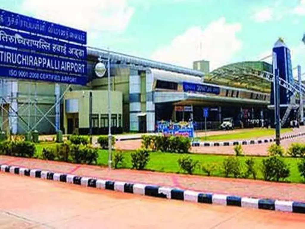 Trichy हवाई अड्डे पर 19.05 लाख रुपये मूल्य के विदेशी नोट जब्त Trichy हवाई अड्डे पर 19.05 लाख रुपये मूल्य के विदेशी नोट जब्त