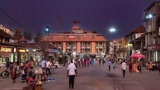 मंदिर परिसर में शर्मनाक स्थिति से निजात: उडुपी रथबीड़ी में प्री-वेडिंग शूट पर प्रतिबंध मंदिर परिसर में शर्मनाक स्थिति से निजात: उडुपी रथबीड़ी में प्री-वेडिंग शूट पर प्रतिबंध