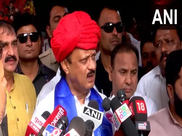 राणा 2008 के मुंबई आतंकी हमलों के पीछे के असली मास्टरमाइंड का खुलासा कर सकता है: Ajit Pawar राणा 2008 के मुंबई आतंकी हमलों के पीछे के असली मास्टरमाइंड का खुलासा कर सकता है: Ajit Pawar