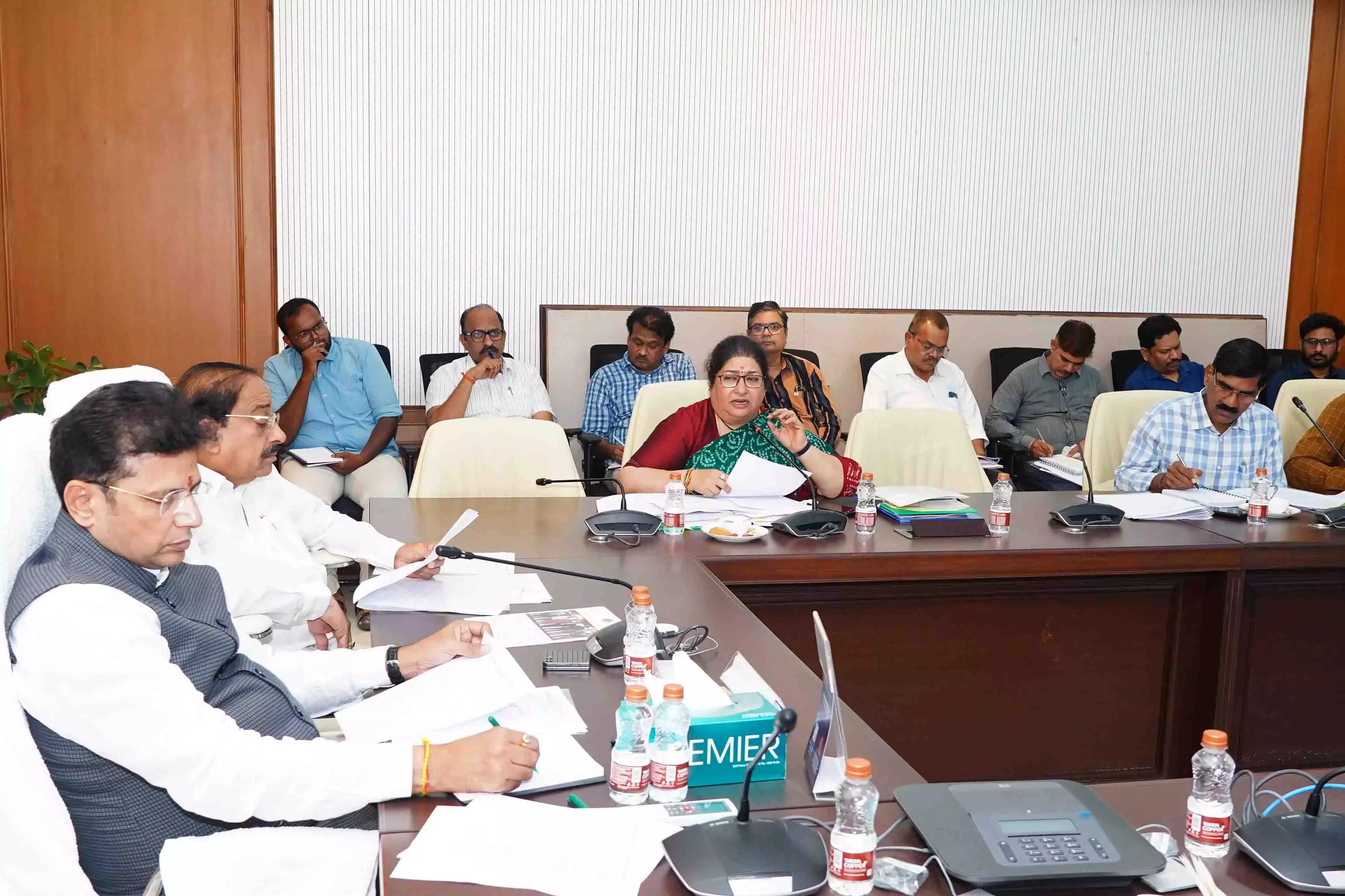 Sircilla में 102 करोड़ रुपये की लागत से गारमेंट्स यूनिट खुलेगी Sircilla में 102 करोड़ रुपये की लागत से गारमेंट्स यूनिट खुलेगी