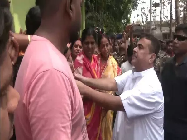 BJP के सुवेंदु अधिकारी ने हिंसा प्रभावित मोथाबारी इलाके का दौरा किया BJP के सुवेंदु अधिकारी ने हिंसा प्रभावित मोथाबारी इलाके का दौरा किया