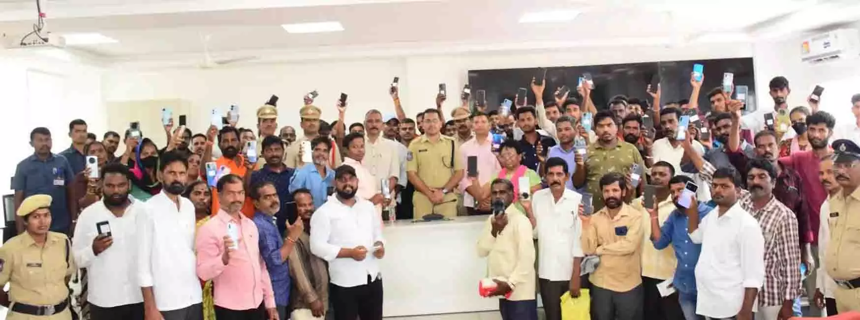 CEIR पोर्टल का उपयोग करके 84% चोरी हुए फोन मालिकों को वापस कर दिए CEIR पोर्टल का उपयोग करके 84% चोरी हुए फोन मालिकों को वापस कर दिए
