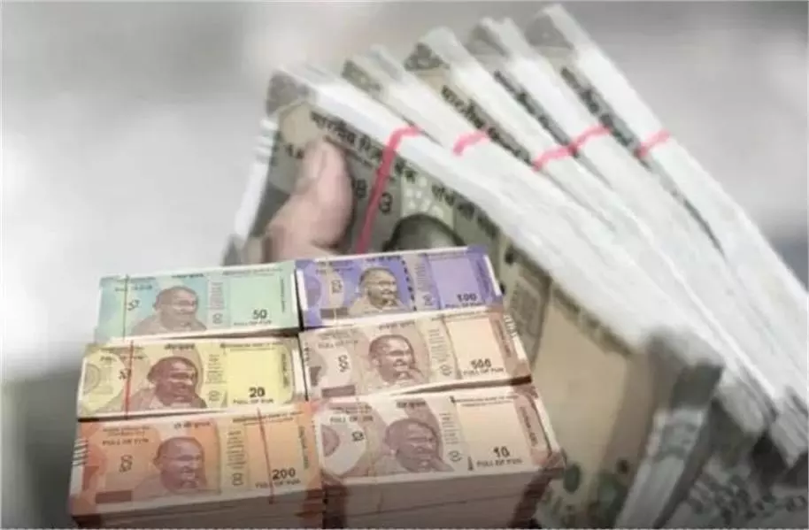 Punjab: 10, 20 और 50 रुपये के नए नोटों की कालाबाजारी जोरों पर Punjab: 10, 20 और 50 रुपये के नए नोटों की कालाबाजारी जोरों पर