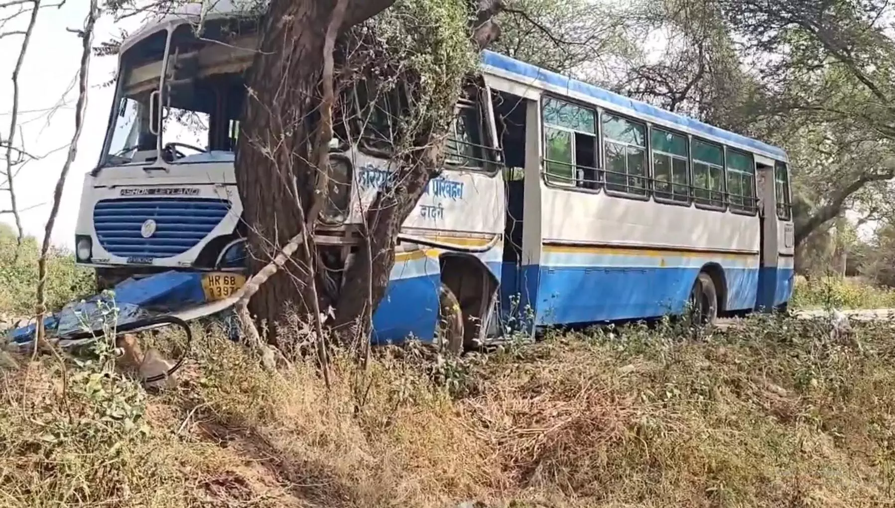 Haryana: यात्रियों से भरी बस दुर्घटनाग्रस्त, मची चीख-पुकार Haryana: यात्रियों से भरी बस दुर्घटनाग्रस्त, मची चीख-पुकार
