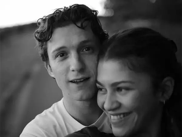 ज़ेंडया के स्टाइलिस्ट लॉ रोच ने Tom Holland के साथ उनकी शादी की योजनाओं के बारे में जानकारी साझा की ज़ेंडया के स्टाइलिस्ट लॉ रोच ने Tom Holland के साथ उनकी शादी की योजनाओं के बारे में जानकारी साझा की