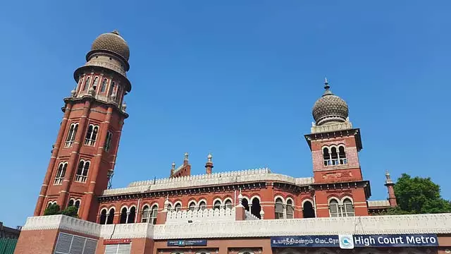 संपत्ति संचय मामला: SC ने वीरपंडी अरुमुगम के परिवार को रिहा करने का आदेश रद्द किया संपत्ति संचय मामला: SC ने वीरपंडी अरुमुगम के परिवार को रिहा करने का आदेश रद्द किया