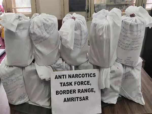 ANTF ने अमृतसर में मादक पदार्थ तस्कर को पकड़ा, 18.227 किलोग्राम हेरोइन जब्त की ANTF ने अमृतसर में मादक पदार्थ तस्कर को पकड़ा, 18.227 किलोग्राम हेरोइन जब्त की