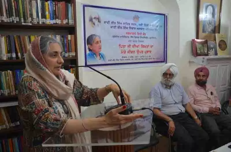 US स्थित सिख विद्वान इन्नी कौर ने भाई वीर सिंह पर सत्र को संबोधित किया US स्थित सिख विद्वान इन्नी कौर ने भाई वीर सिंह पर सत्र को संबोधित किया