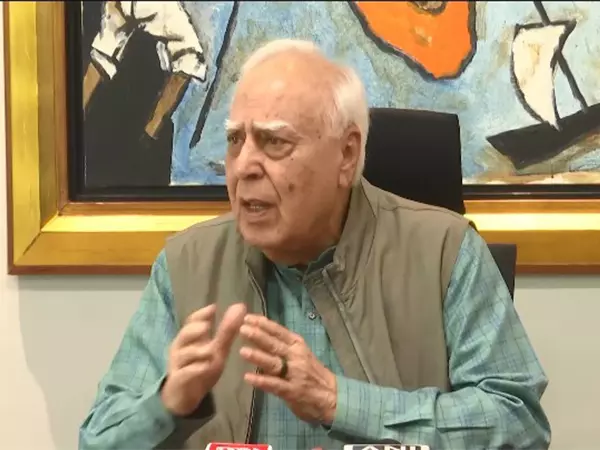 Kapil Sibal ने तहव्वुर राणा के प्रत्यर्पण का स्वागत किया Kapil Sibal ने तहव्वुर राणा के प्रत्यर्पण का स्वागत किया