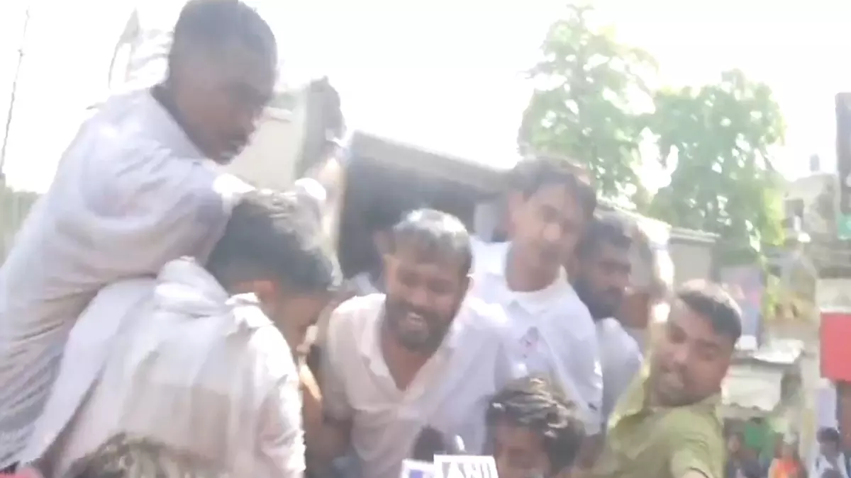 NSUI के राष्ट्रीय प्रभारी कन्हैया कुमार को पुलिस ने हिरासत में लिया, VIDEO NSUI के राष्ट्रीय प्रभारी कन्हैया कुमार को पुलिस ने हिरासत में लिया, VIDEO