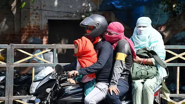 Tamil Nadu: आज और कल (11, 12 अप्रैल) बहुत गर्मी रहेगी Tamil Nadu: आज और कल (11, 12 अप्रैल) बहुत गर्मी रहेगी