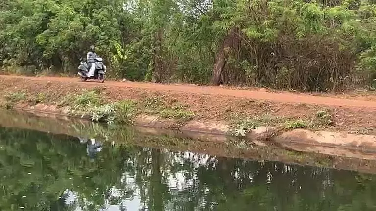 स्थानीय लोगों ने घातक दुर्घटना के बाद Salaulim नहर पर स्थायी लोहे की रेलिंग तत्काल लगाने की मांग की स्थानीय लोगों ने घातक दुर्घटना के बाद Salaulim नहर पर स्थायी लोहे की रेलिंग तत्काल लगाने की मांग की