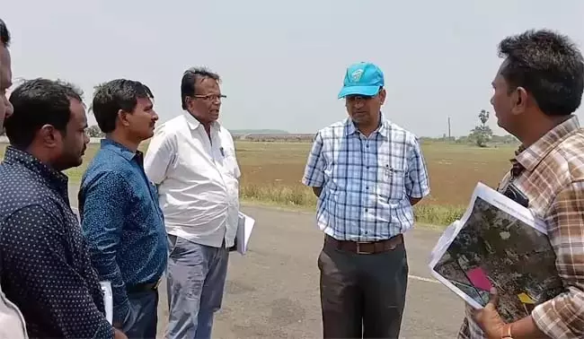 Vijayawada : मेट्रो रेल परियोजनाभूमि अधिग्रहण के लिए अधिकारियों द्वारा की गई कार्रवाई Vijayawada : मेट्रो रेल परियोजनाभूमि अधिग्रहण के लिए अधिकारियों द्वारा की गई कार्रवाई