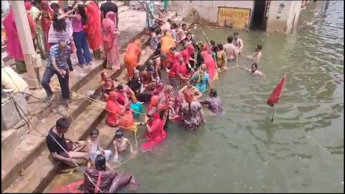 Pushkar सरोवर में महास्नान करने का क्या है महत्व? जानें Pushkar सरोवर में महास्नान करने का क्या है महत्व? जानें